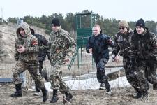 Школьники и студенты Тюменской области проходят военно-спортивную игру на полигоне ТВВИКУ Школьники и студенты Тюменской области проходят военно-спортивную игру на полигоне ТВВИКУ