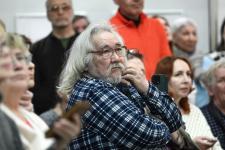 Притчи питерского художника Олега Яхнина представили в Тюмени