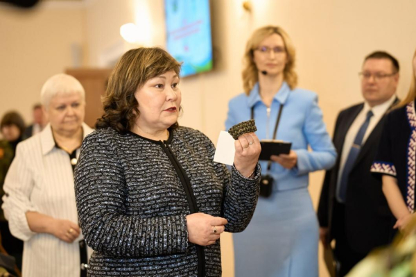 Уникальную выставку представили ко Дню Уватского района в Тюменской облдуме Уникальную выставку представили ко Дню Уватского района в Тюменской облдуме