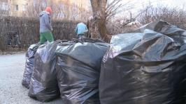 Тюменские журналисты привели в порядок свой сквер Тюменские журналисты привели в порядок свой сквер