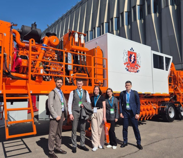 Делегация Тюменской области работает на выставке "Нефтегаз–2025" в Москве Делегация Тюменской области работает на выставке "Нефтегаз–2025" в Москве