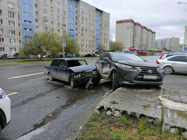 Подросток-бесправник накопил на автомобиль и устроил ДТП в Тюмени