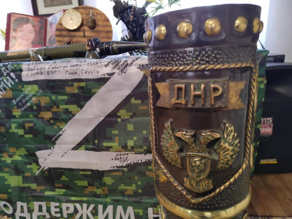 Созданные бойцами СВО вазы и панно выставили в Тюменском районе