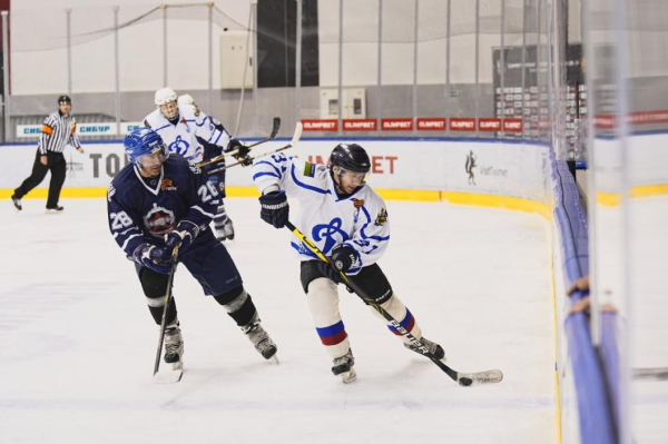 "Динамо-Тюмень" и "ЦифроVой СпецнаZ" сыграли в хоккей в честь 80-летия Победы
