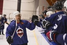 "Динамо-Тюмень" и "ЦифроVой СпецнаZ" сыграли в хоккей в честь 80-летия Победы