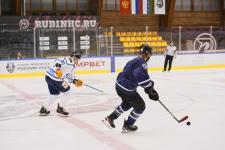 "Динамо-Тюмень" и "ЦифроVой СпецнаZ" сыграли в хоккей в честь 80-летия Победы