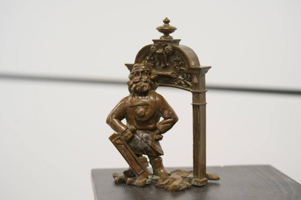 Мини-скульптуру деревянных дел мастера установят на пешеходной улице в Тюмени Мини-скульптуру деревянных дел мастера установят на пешеходной улице в Тюмени