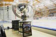 "Динамо-Тюмень" и "ЦифроVой СпецнаZ" сыграли в хоккей в честь 80-летия Победы