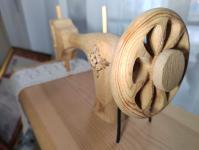 Сувенирные швейные машинки выставили в Ембаевском сельском музее