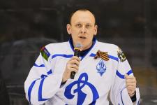 "Динамо-Тюмень" и "ЦифроVой СпецнаZ" сыграли в хоккей в честь 80-летия Победы