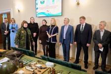 Уникальную выставку представили ко Дню Уватского района в Тюменской облдуме Уникальную выставку представили ко Дню Уватского района в Тюменской облдуме