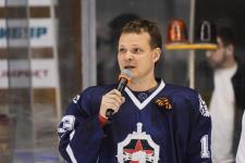 "Динамо-Тюмень" и "ЦифроVой СпецнаZ" сыграли в хоккей в честь 80-летия Победы