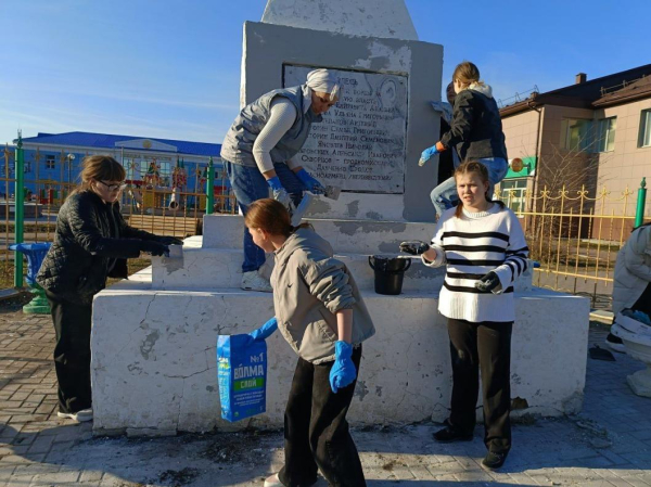 Тюменские школьники возьмут под шефство более 100 памятников региона