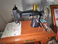 Сувенирные швейные машинки выставили в Ембаевском сельском музее