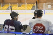 "Динамо-Тюмень" и "ЦифроVой СпецнаZ" сыграли в хоккей в честь 80-летия Победы