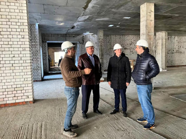 В строящейся в Тюменском районе школе готовятся к внутренним штукатурным работам В строящейся в Тюменском районе школе готовятся к внутренним штукатурным работам