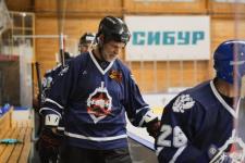 "Динамо-Тюмень" и "ЦифроVой СпецнаZ" сыграли в хоккей в честь 80-летия Победы