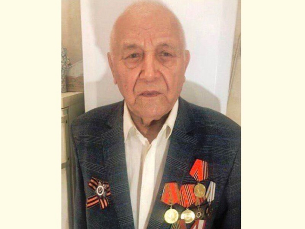 Александр Моор поздравил с 99-летием ветерана Саитгали Залялова 