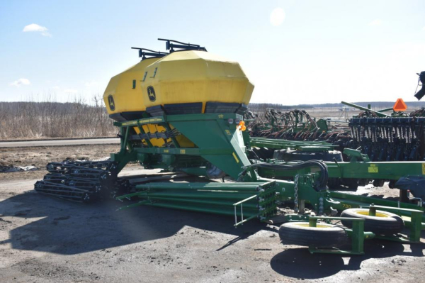 Более 200 единиц спецтехники подготовят в Бердюжском районе к посевной
