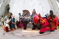 Тюменцам рассказали, как собирали экспозицию центра деревянного зодчества