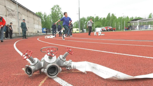 Дружины юных пожарных спорят за звание лучших на областных соревнованиях в Тюмени