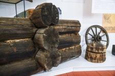 Тюменцам рассказали, как собирали экспозицию центра деревянного зодчества