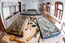 Тюменцам рассказали, как собирали экспозицию центра деревянного зодчества