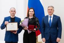 Губернатор Тюменской области вручил госнаграды 19 многодетным родителям