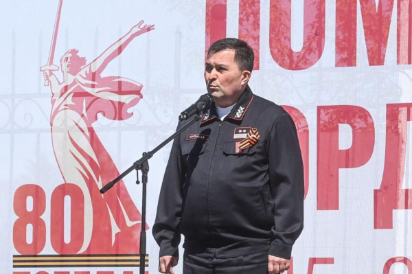 Победным "Ура" встретили тюменцы "Эшелон Победы" на перроне железнодорожного вокзала Победным "Ура" встретили тюменцы "Эшелон Победы" на перроне железнодорожного вокзала