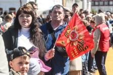 Победным "Ура" встретили тюменцы "Эшелон Победы" на перроне железнодорожного вокзала Победным "Ура" встретили тюменцы "Эшелон Победы" на перроне железнодорожного вокзала