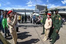 Победным "Ура" встретили тюменцы "Эшелон Победы" на перроне железнодорожного вокзала Победным "Ура" встретили тюменцы "Эшелон Победы" на перроне железнодорожного вокзала