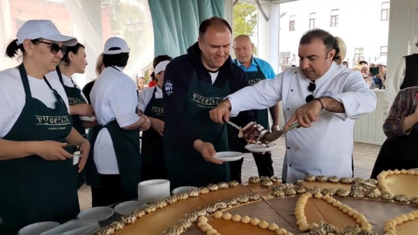 4,5-метровый торт в виде ключа испекли в Тобольске 4,5-метровый торт в виде ключа испекли в Тобольске