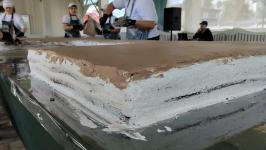 438-сантиметровый торт в виде ключа создают кондитеры в Тобольске