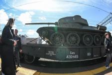 Победным "Ура" встретили тюменцы "Эшелон Победы" на перроне железнодорожного вокзала Победным "Ура" встретили тюменцы "Эшелон Победы" на перроне железнодорожного вокзала