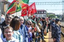 Победным "Ура" встретили тюменцы "Эшелон Победы" на перроне железнодорожного вокзала Победным "Ура" встретили тюменцы "Эшелон Победы" на перроне железнодорожного вокзала