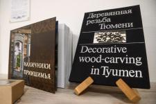 Тюменцам рассказали, как собирали экспозицию центра деревянного зодчества