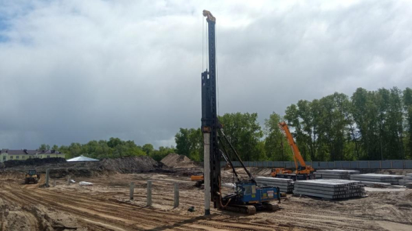 Церемония погружения сваи на месте строительства концертного зала состоялась в Тобольске