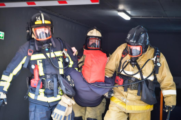 Пять человек эвакуировали из пожара по ул. Достоевского в Тюмени