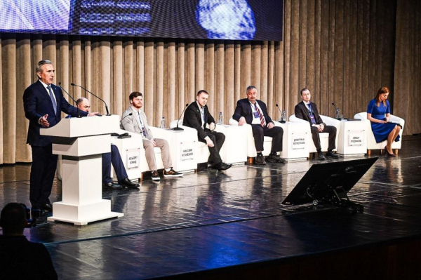 ИИ должен усиливать человеческий потенциал, уверен губернатор Тюменской области