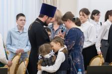 Губернатор Тюменской области вручил госнаграды 19 многодетным родителям