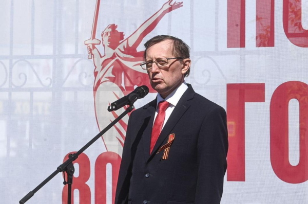 Победным "Ура" встретили тюменцы "Эшелон Победы" на перроне железнодорожного вокзала Победным "Ура" встретили тюменцы "Эшелон Победы" на перроне железнодорожного вокзала