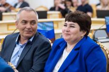 Губернатор Тюменской области вручил госнаграды 19 многодетным родителям