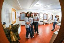 Тюменцам рассказали, как собирали экспозицию центра деревянного зодчества