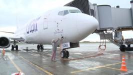 Племянница тюменского летчика Бориса Быстрых посетила названный в его честь самолет