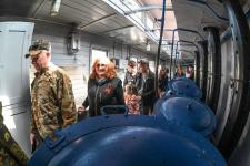 Победным "Ура" встретили тюменцы "Эшелон Победы" на перроне железнодорожного вокзала Победным "Ура" встретили тюменцы "Эшелон Победы" на перроне железнодорожного вокзала