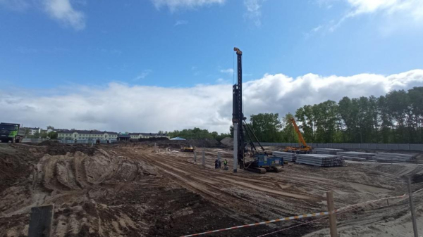 Церемония погружения сваи на месте строительства концертного зала состоялась в Тобольске