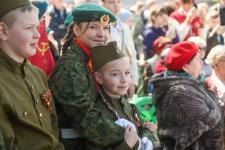 Победным "Ура" встретили тюменцы "Эшелон Победы" на перроне железнодорожного вокзала Победным "Ура" встретили тюменцы "Эшелон Победы" на перроне железнодорожного вокзала