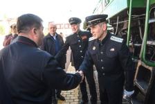 Победным "Ура" встретили тюменцы "Эшелон Победы" на перроне железнодорожного вокзала Победным "Ура" встретили тюменцы "Эшелон Победы" на перроне железнодорожного вокзала