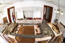 Тюменцам рассказали, как собирали экспозицию центра деревянного зодчества