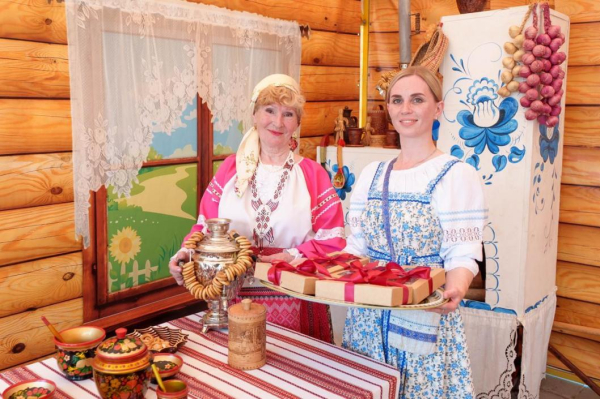 Тюменцы побывали в "Русской горнице" 